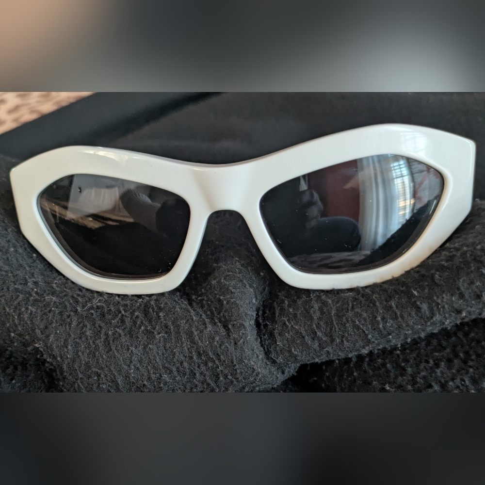 Bottega Veneta Geometric Frame Stylish White Sunglasses